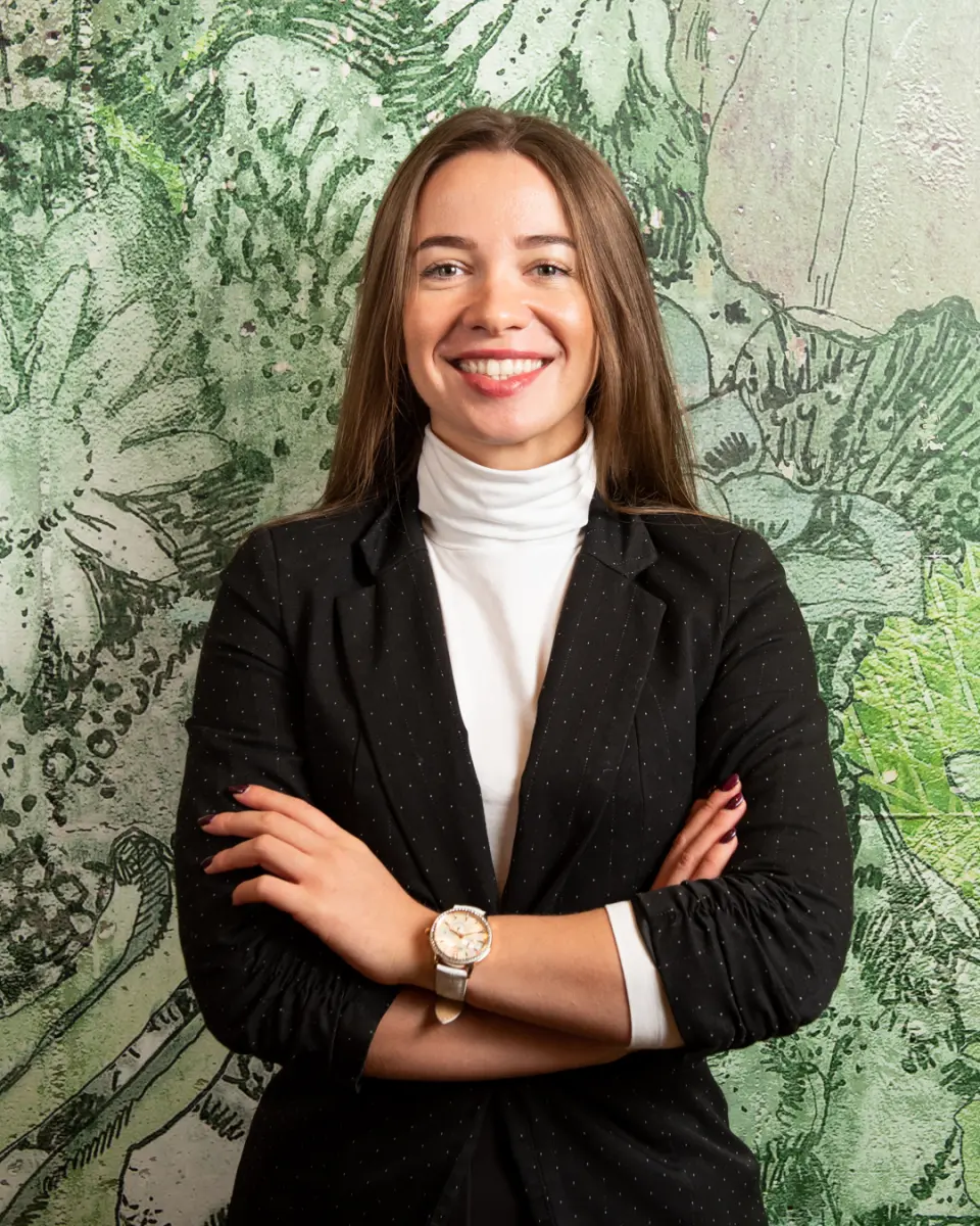 Ioana Abrudan posiert für ein Foto