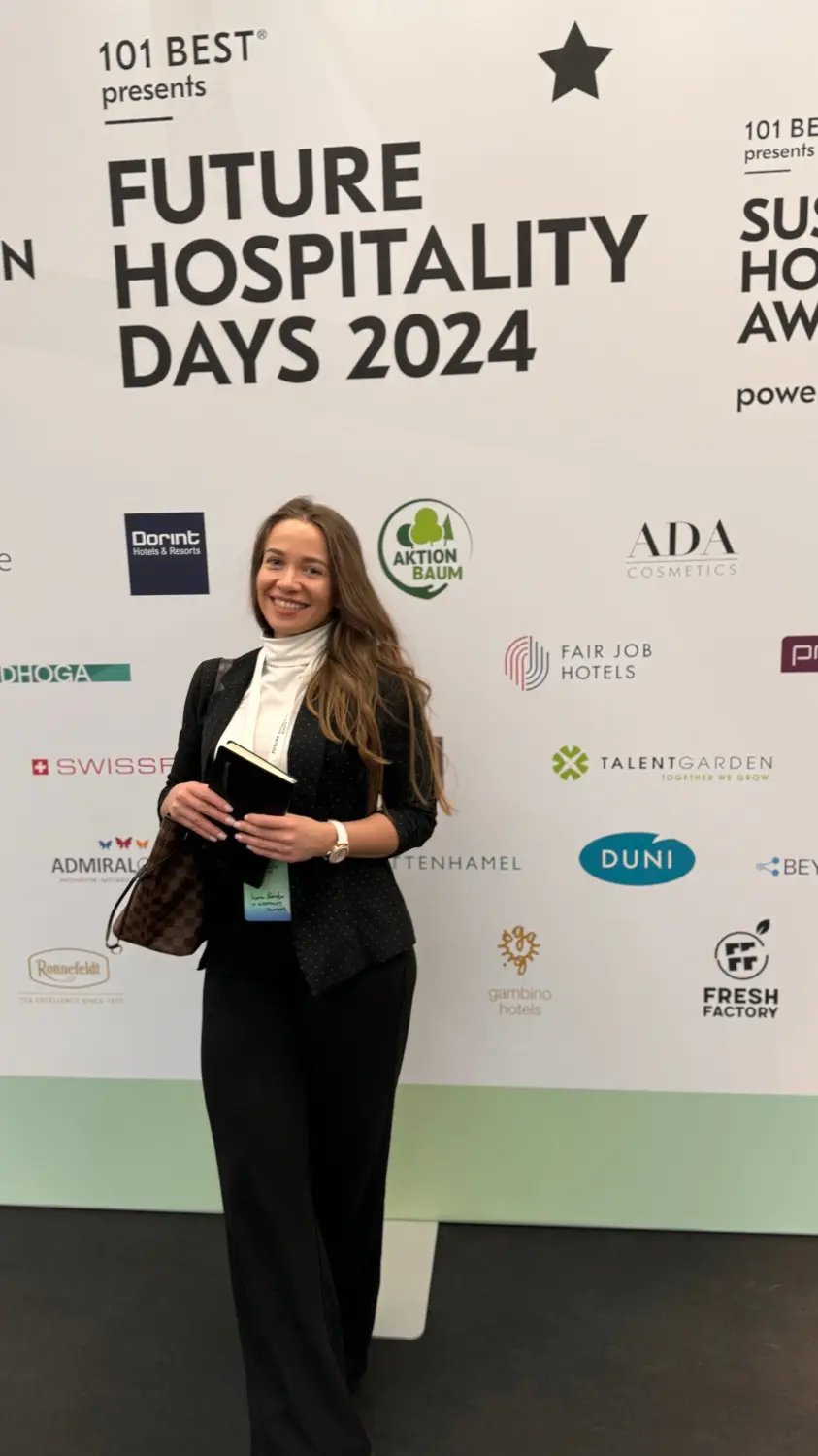 Ioana Abrudan posiert für ein Foto
