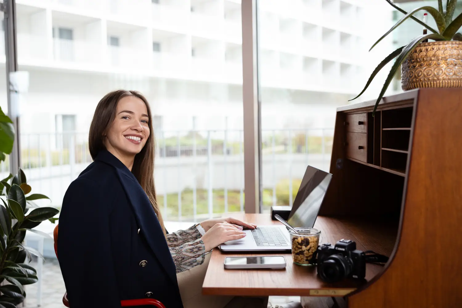 Ioana Abrudan posiert für ein Foto